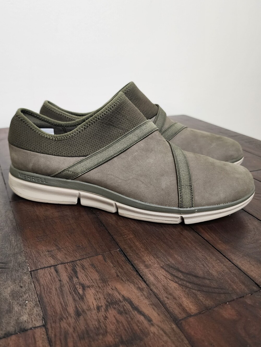 Merrell Women's Olive Green Zoe Sojourn E-mesh Slip-On Athletic Shoe Sz 9.5